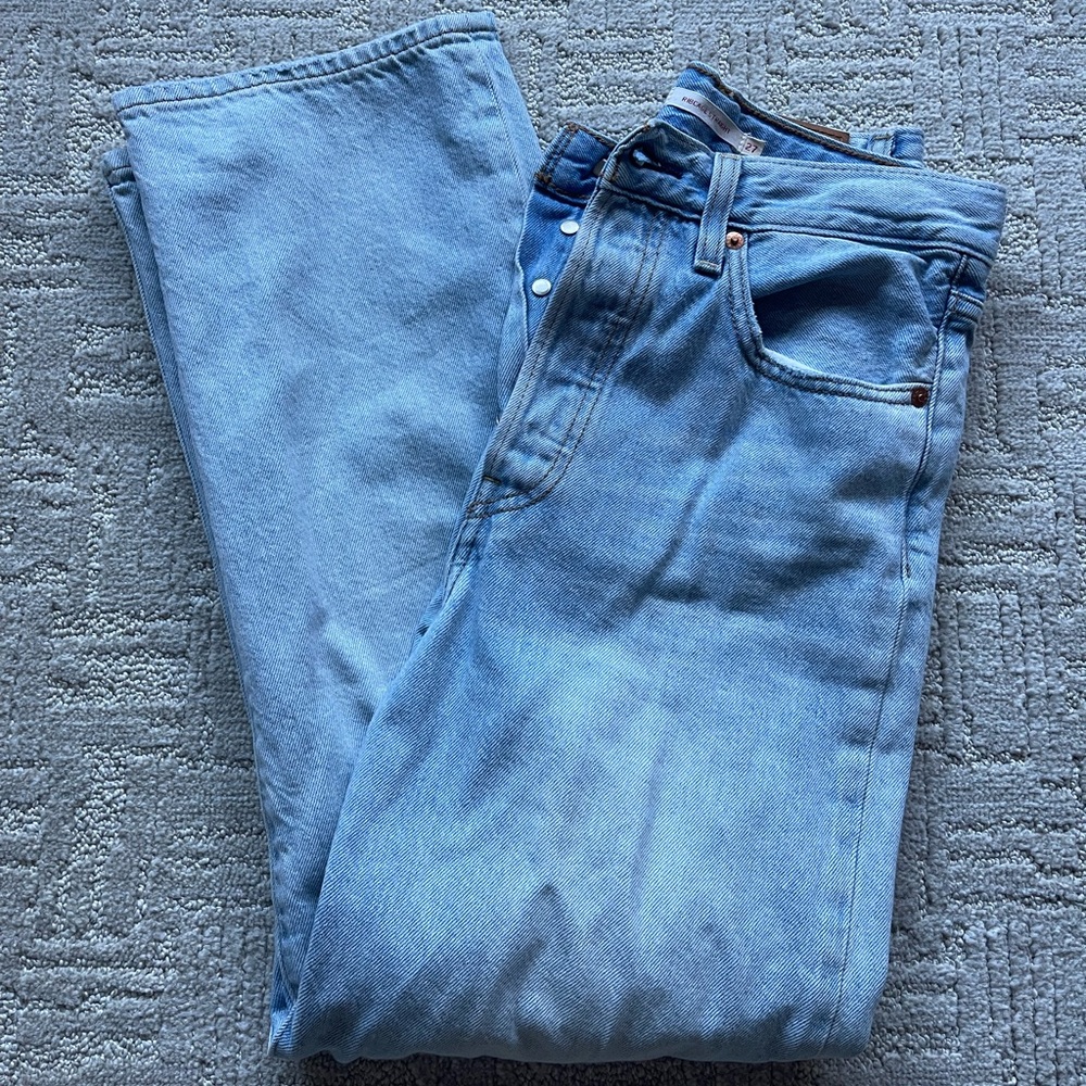SOLD Levi’s Ribcage Straight Lightwash Jeans